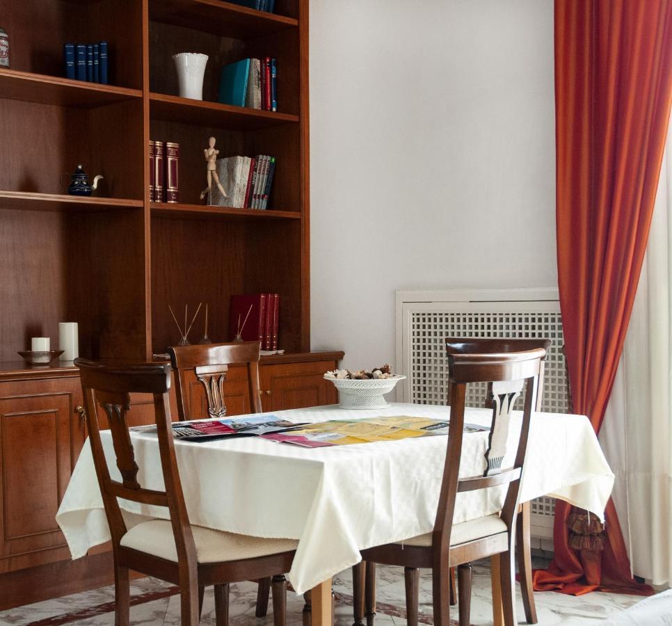 Artis Domus Bed and Breakfast Napels Buitenkant foto