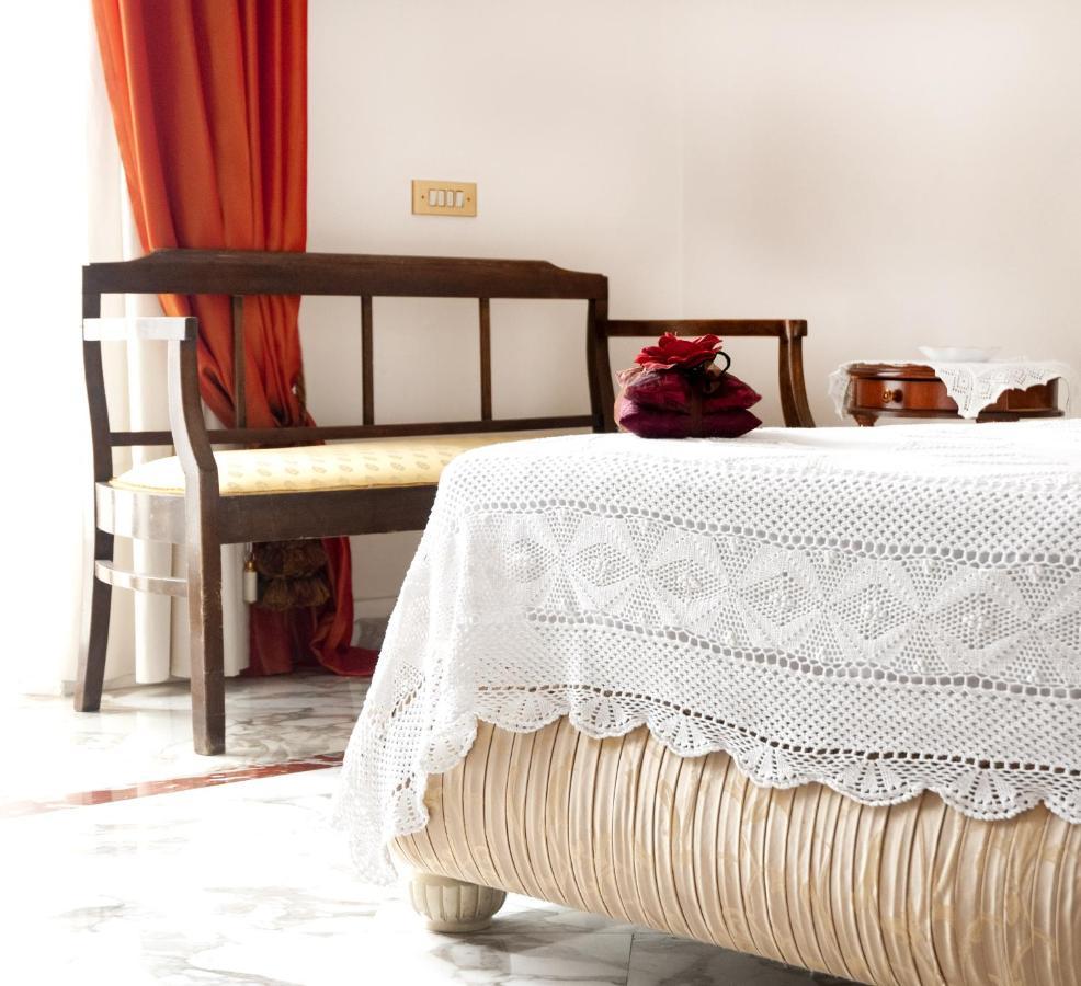 Artis Domus Bed and Breakfast Napels Buitenkant foto